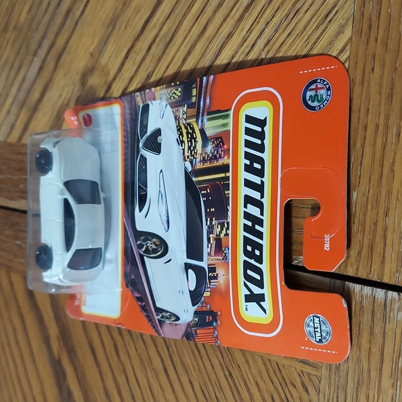 Matchbox 2016 Alfa Romeo Giulia - Picture 4 of 7